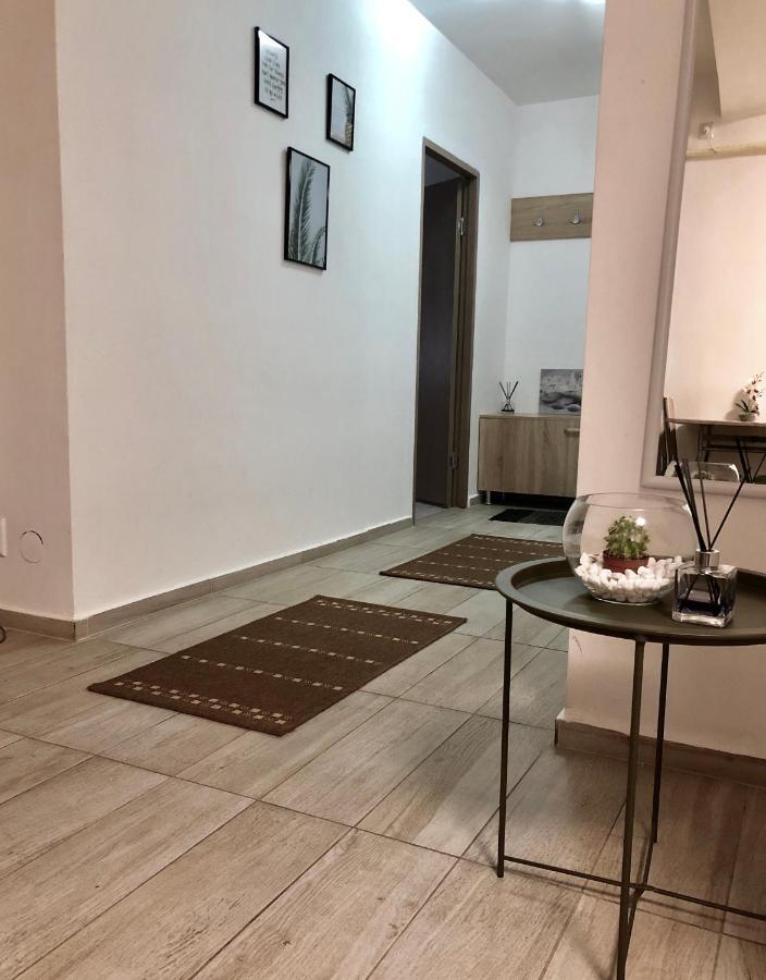 City Break Maya Apartment Oradea Bagian luar foto