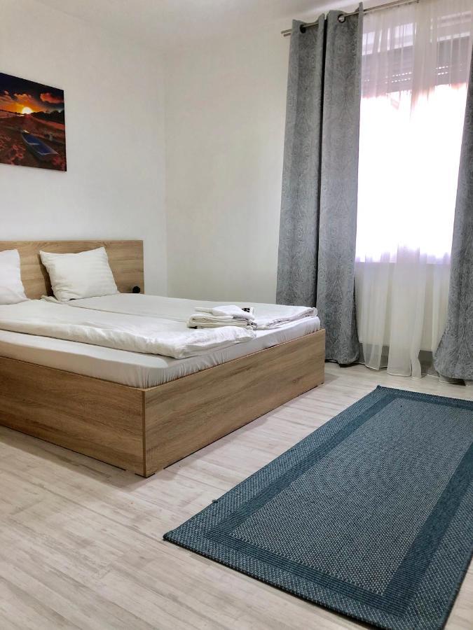City Break Maya Apartment Oradea Bagian luar foto